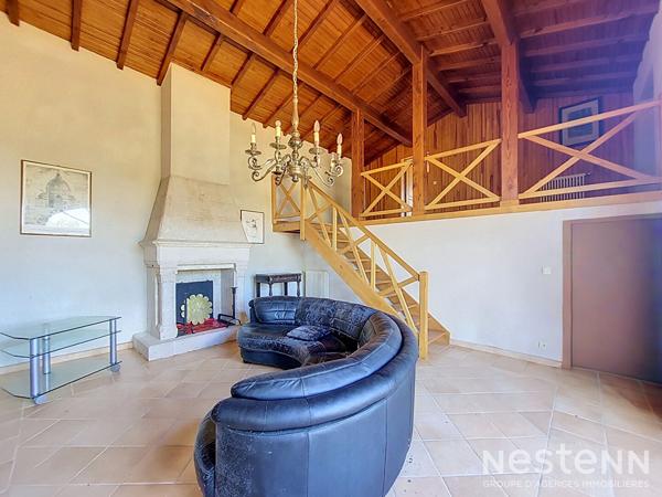 A Vendre Bâtisse en pierre de 209 m² en partie rénovée avec dépendances sur parcelle de plus de 1.2 ha