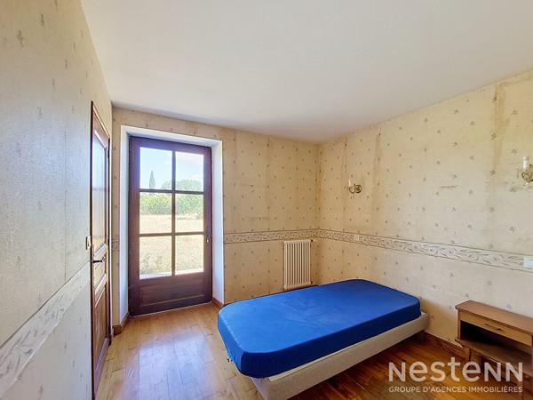 A Vendre Bâtisse en pierre de 209 m² en partie rénovée avec dépendances sur parcelle de plus de 1.2 ha