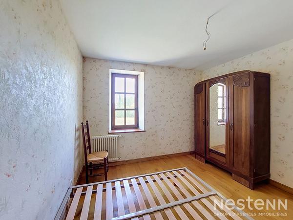 A Vendre Bâtisse en pierre de 209 m² en partie rénovée avec dépendances sur parcelle de plus de 1.2 ha