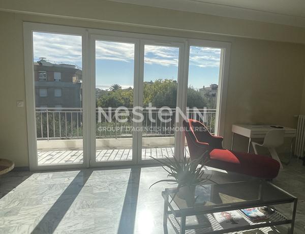 À vendre : Appartement spacieux de 4 pièces à NICE + cave + 2 places de parking dernier étage vue mer