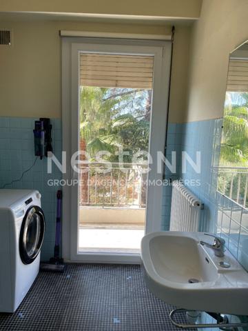 À vendre : Appartement spacieux de 4 pièces à NICE + cave + 2 places de parking dernier étage vue mer