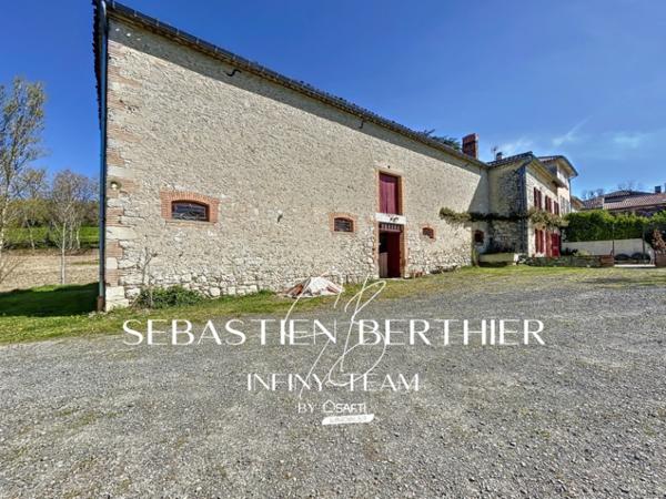 Authentique maison de caractère avec plus d’1 hectare, piscine et fort potentiel.