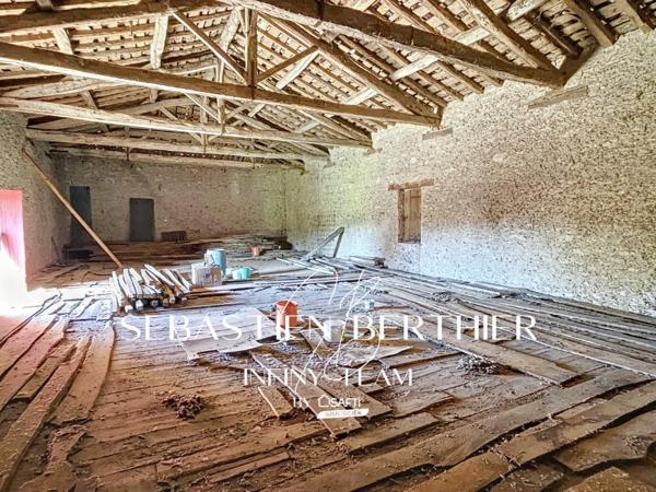 Authentique maison de caractère avec plus d’1 hectare, piscine et fort potentiel.