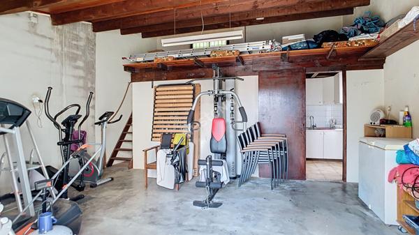 La Couronne : Bastide familiale de 220 m2 (T2 + T3 + T5) à 1 km des Plages !!