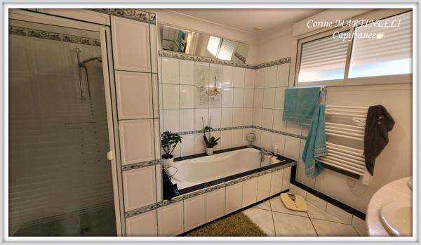 A vendre maison en pierre avec jardin