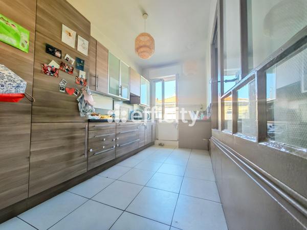 Appartement
         5 pièces
        - 90 m² Exclusivité 370 000 € *