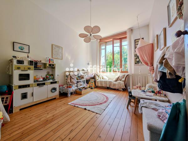 Appartement
         5 pièces
        - 90 m² Exclusivité 370 000 € *