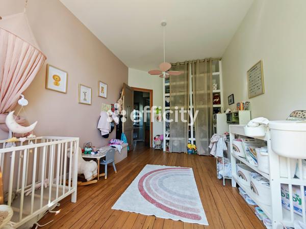 Appartement
         5 pièces
        - 90 m² Exclusivité 370 000 € *