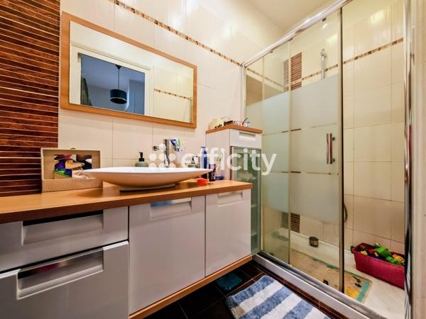 Appartement
         5 pièces
        - 90 m² Exclusivité 370 000 € *
