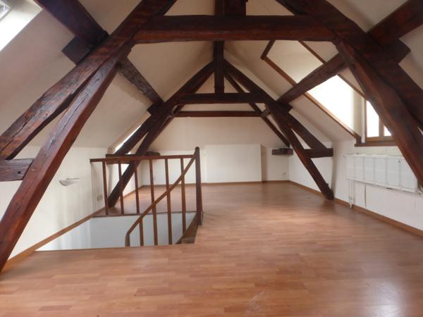 SUPERBE MAISON DE MAITRE RENOVEE DE 160 M2 HAB AVEC CAVE, GRAND GARAGE DE 30 M2 SUR 270 M² DE TERRAIN CLOS AU  Beauvais (60000)