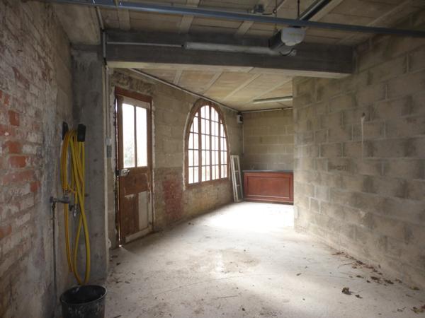 SUPERBE MAISON DE MAITRE RENOVEE DE 160 M2 HAB AVEC CAVE, GRAND GARAGE DE 30 M2 SUR 270 M² DE TERRAIN CLOS AU  Beauvais (60000)