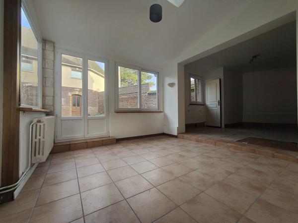 SUPERBE MAISON DE MAITRE RENOVEE DE 160 M2 HAB AVEC CAVE, GRAND GARAGE DE 30 M2 SUR 270 M² DE TERRAIN CLOS AU  Beauvais (60000)