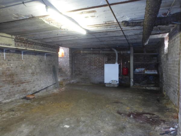 SUPERBE MAISON DE MAITRE RENOVEE DE 160 M2 HAB AVEC CAVE, GRAND GARAGE DE 30 M2 SUR 270 M² DE TERRAIN CLOS AU  Beauvais (60000)
