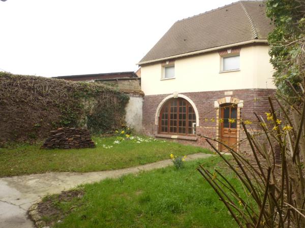 SUPERBE MAISON DE MAITRE RENOVEE DE 160 M2 HAB AVEC CAVE, GRAND GARAGE DE 30 M2 SUR 270 M² DE TERRAIN CLOS AU  Beauvais (60000)