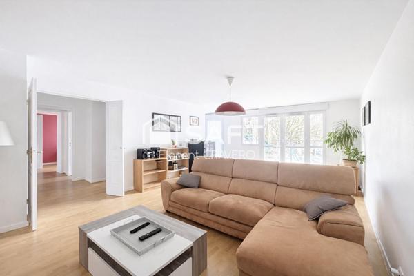 Appartement lumineux avec double balcon