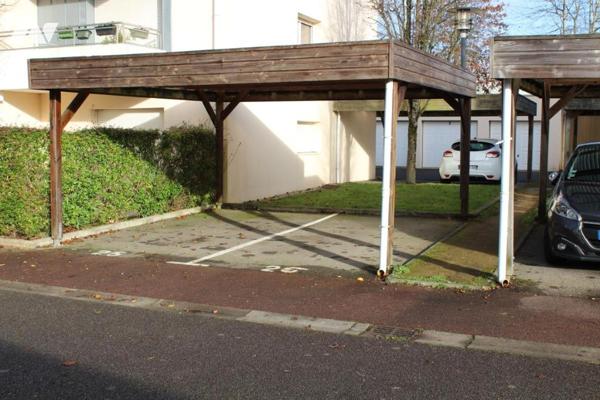 APPARTEMENT T3   Centre de PLESCOP rez de chaussée - 1 place de parking privative + Terrasse