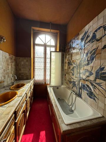 Centre ville de LA FLECHE, Magnifique Maison de Maître située au Coeur de la Ville à remettre au goût du jour.