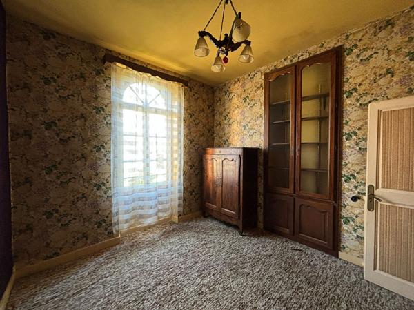 Centre ville de LA FLECHE, Magnifique Maison de Maître située au Coeur de la Ville à remettre au goût du jour.