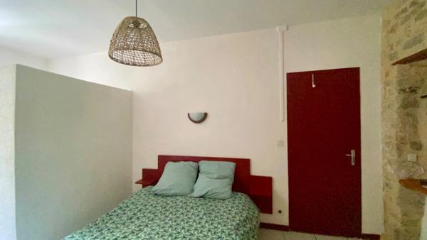 A vendre maison en pierre à Vagnas (07), à proximité de Vallon-Pont-d’Arc