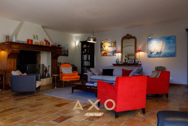 GÉNÉRAC - MAISON DE CARACTÈRE  10 PIÈCES  290 M²  PISCINE - TERRAIN 650 M² CLOS - 1 060 000 