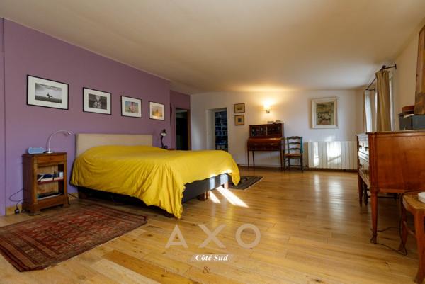 GÉNÉRAC - MAISON DE CARACTÈRE  10 PIÈCES  290 M²  PISCINE - TERRAIN 650 M² CLOS - 1 060 000 