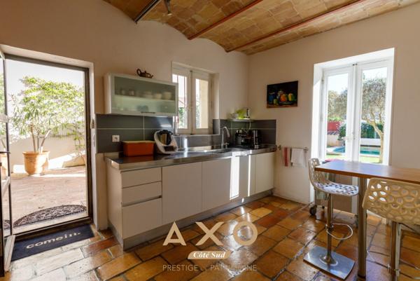 GÉNÉRAC - MAISON DE CARACTÈRE  10 PIÈCES  290 M²  PISCINE - TERRAIN 650 M² CLOS - 1 060 000 