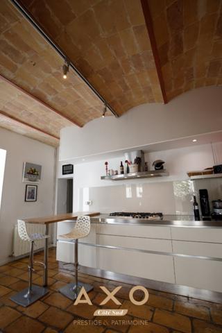 GÉNÉRAC - MAISON DE CARACTÈRE  10 PIÈCES  290 M²  PISCINE - TERRAIN 650 M² CLOS - 1 060 000 