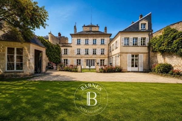 Chantilly, Hôtel particulier 6 Chambres -  696 m² à vendre