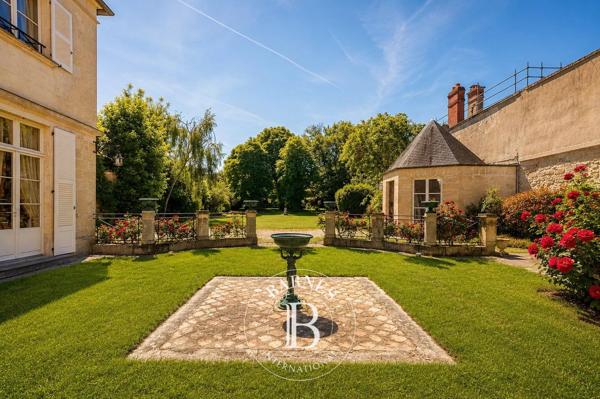 Chantilly, Hôtel particulier 6 Chambres -  696 m² à vendre