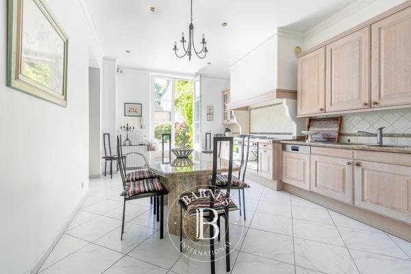 Chantilly, Hôtel particulier 6 Chambres -  696 m² à vendre