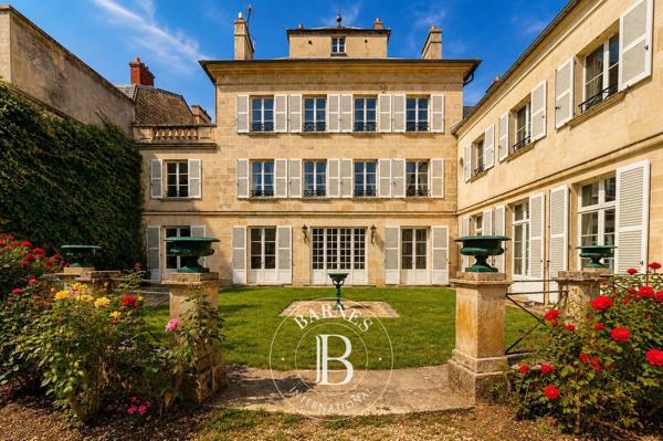 Chantilly, Hôtel particulier 6 Chambres -  696 m² à vendre
