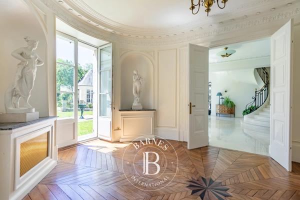 Chantilly, Hôtel particulier 6 Chambres -  696 m² à vendre
