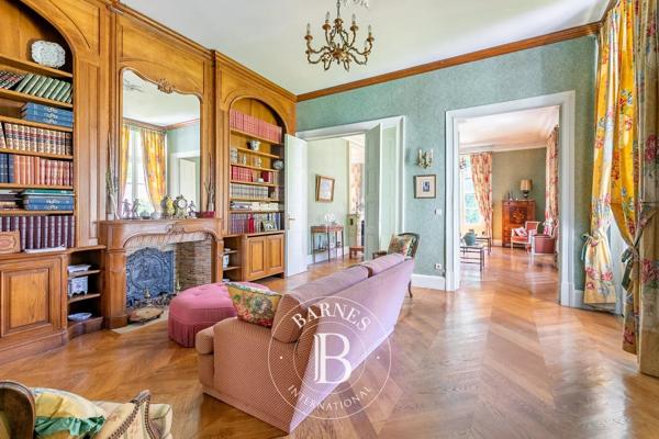 Chantilly, Hôtel particulier 6 Chambres -  696 m² à vendre