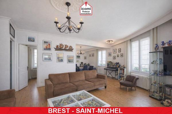 A VENDRE - MAISON DE CHARME DES ANNEES 30 DE 150 M² AVEC JARDIN CLOS ET GARAGE - 4 CHAMBRES - RENOVATION DE 2019 - VUE MER - RARE