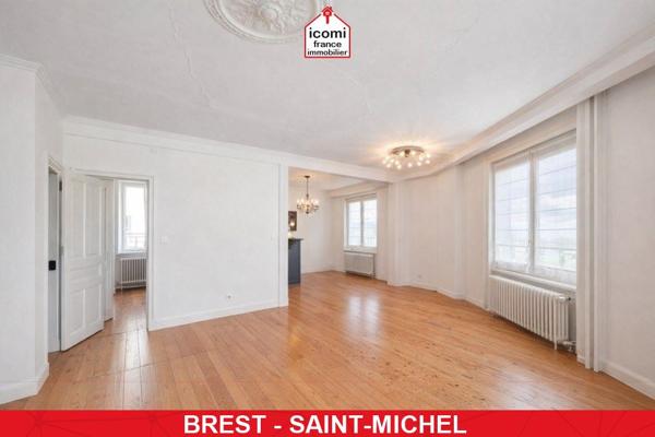 A VENDRE - MAISON DE CHARME DES ANNEES 30 DE 150 M² AVEC JARDIN CLOS ET GARAGE - 4 CHAMBRES - RENOVATION DE 2019 - VUE MER - RARE