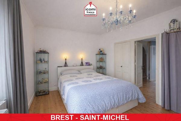 A VENDRE - MAISON DE CHARME DES ANNEES 30 DE 150 M² AVEC JARDIN CLOS ET GARAGE - 4 CHAMBRES - RENOVATION DE 2019 - VUE MER - RARE