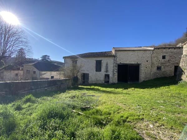 Touffailles (82190) TOUFFAILLES Maison de village et dépendances à rénover