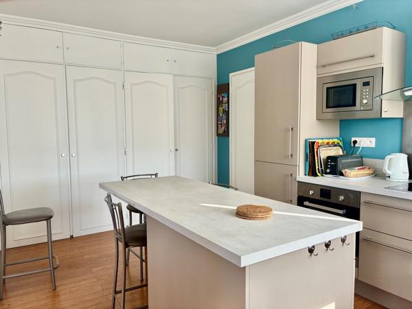 PARC BARBIEUX T5 159M² AVEC GRAND BALCON, CAVE, GARAGE + PARKINGS EN COLLECTIF . ROUBAIX