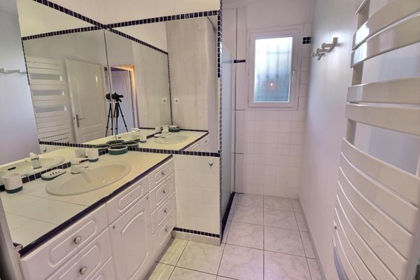 A VENDRE Entraigues Sur La Sorgue Maison 5 pièce(s) 130 m²