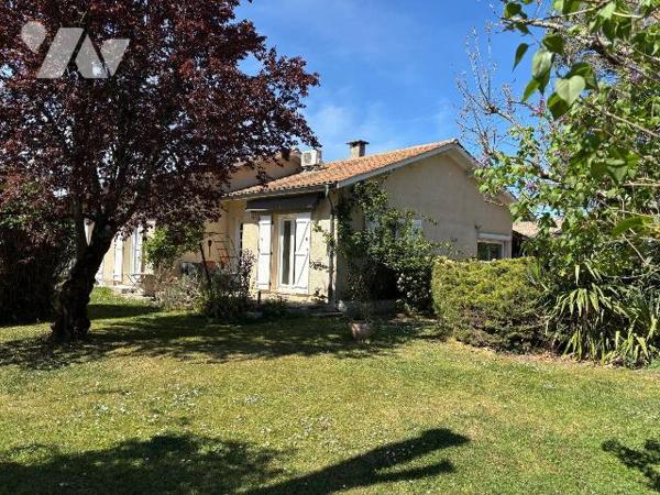 A VENDRE, Gironde, proche Bordeaux, PAREMPUYRE, proche centre, Maison de plain-pied de 1982, 13...