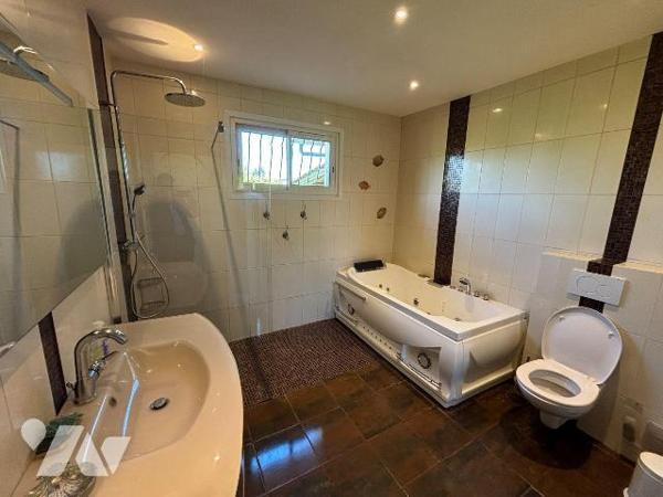 A VENDRE, Gironde, proche Bordeaux, PAREMPUYRE, proche centre, Maison de plain-pied de 1982, 13...
