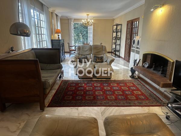 MAISON À VENDRE DE 8 PIÈCES DE 181,40 M²