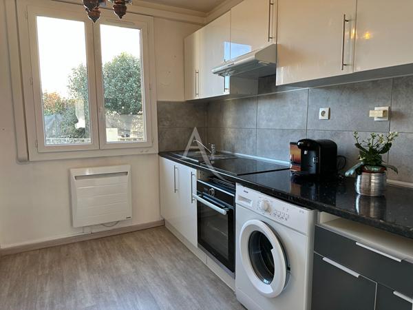 APPARTEMENT TYPE 4 REZ DE CHAUSSEE DANS RESIDENCE FERMEE LOGGIA CAVE ET PARKING