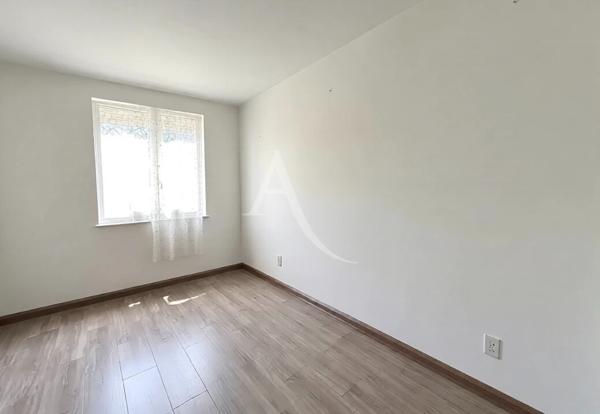 APPARTEMENT TYPE 4 REZ DE CHAUSSEE DANS RESIDENCE FERMEE LOGGIA CAVE ET PARKING