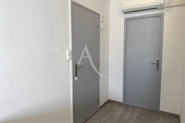 APPARTEMENT TYPE 4 REZ DE CHAUSSEE DANS RESIDENCE FERMEE LOGGIA CAVE ET PARKING