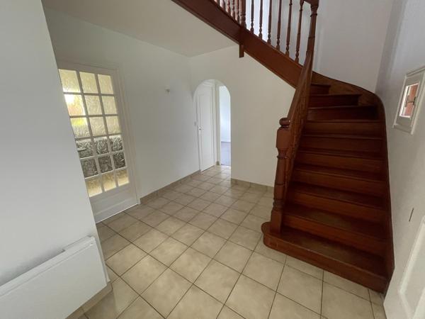 Maison régionale, rénovée, exposée sud avec grand jardin.