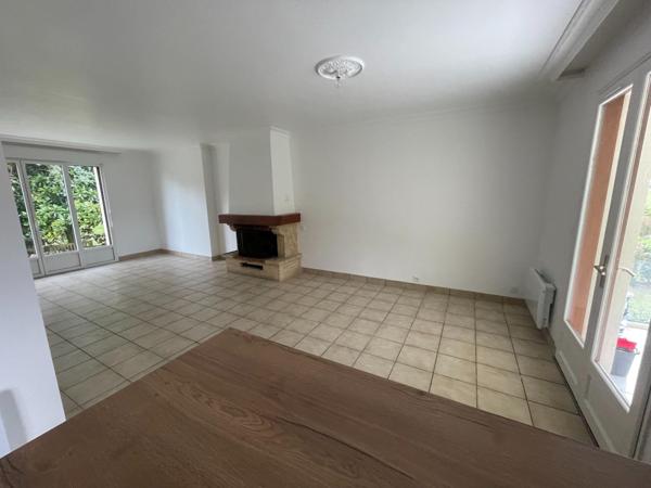 Maison régionale, rénovée, exposée sud avec grand jardin.