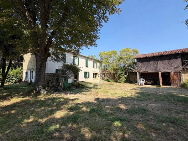 PLAISANCE DU GERS(32): MAISON BOURGEOISE avec garages et dependances , dans son jus, 190m2 sur terrain paysagé et pâture de 5.000m2, au calme,