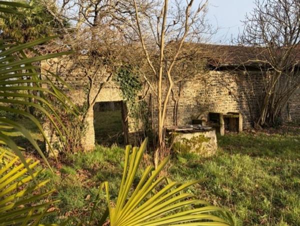 PLAISANCE DU GERS(32): MAISON BOURGEOISE avec garages et dependances , dans son jus, 190m2 sur terrain paysagé et pâture de 5.000m2, au calme,