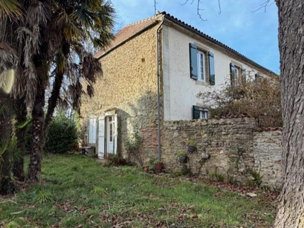 PLAISANCE DU GERS(32): MAISON BOURGEOISE avec garages et dependances , dans son jus, 190m2 sur terrain paysagé et pâture de 5.000m2, au calme,
